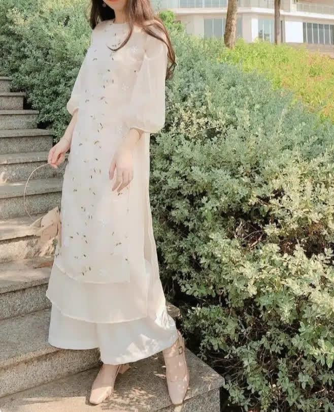 Sam ao dai choi tet, co gai nhan ket dang me