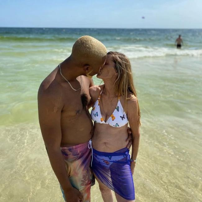 Chang 24 cuoi nang kem ba noi 6 tuoi-Hinh-4