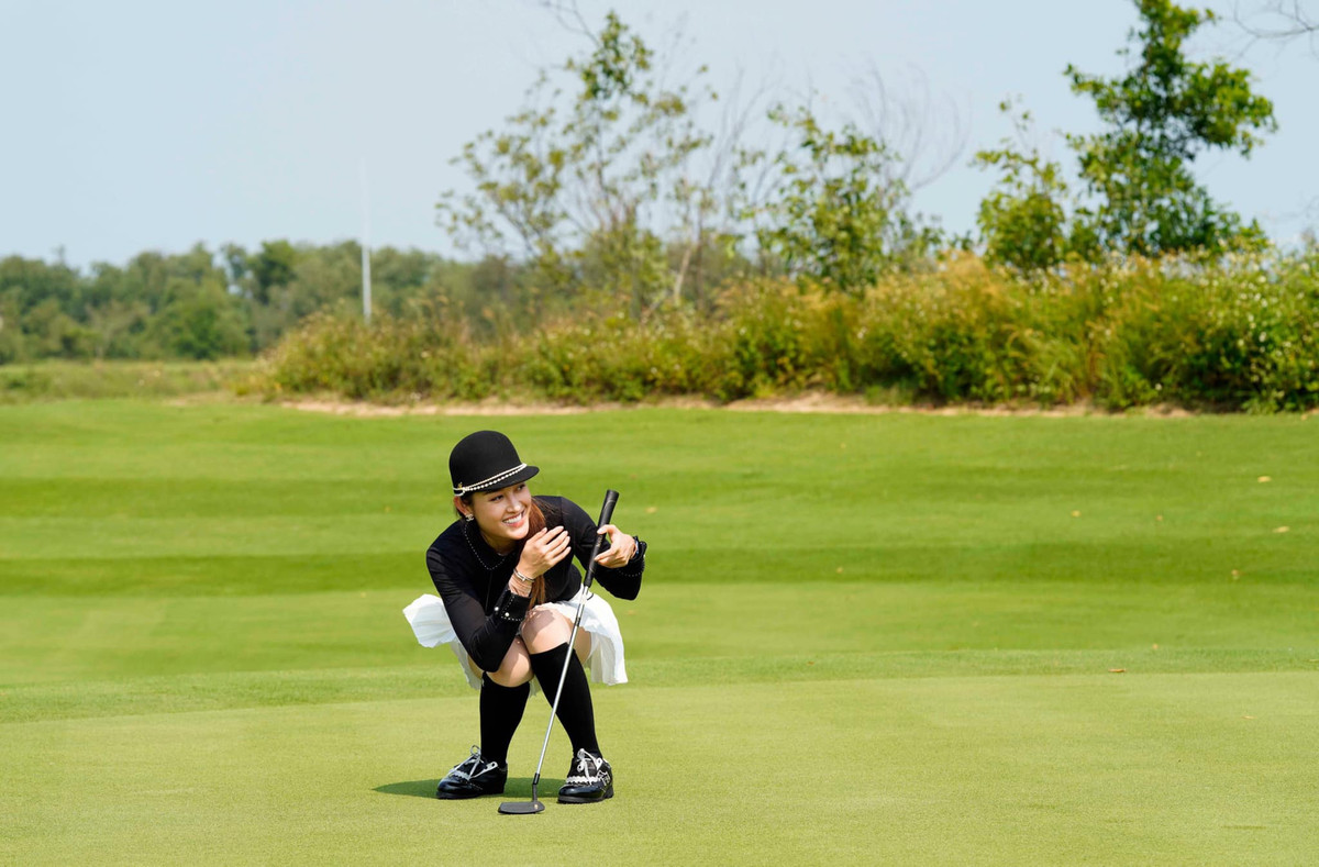 Huyền My có những phút giây thư giãn và tràn ngập tiếng cười. Á hậu Việt Nam 2014 cho biết hành trình 3 ngày đã đọng lại trong cô rất nhiều cảm xúc và trải nghiệm khó quên.