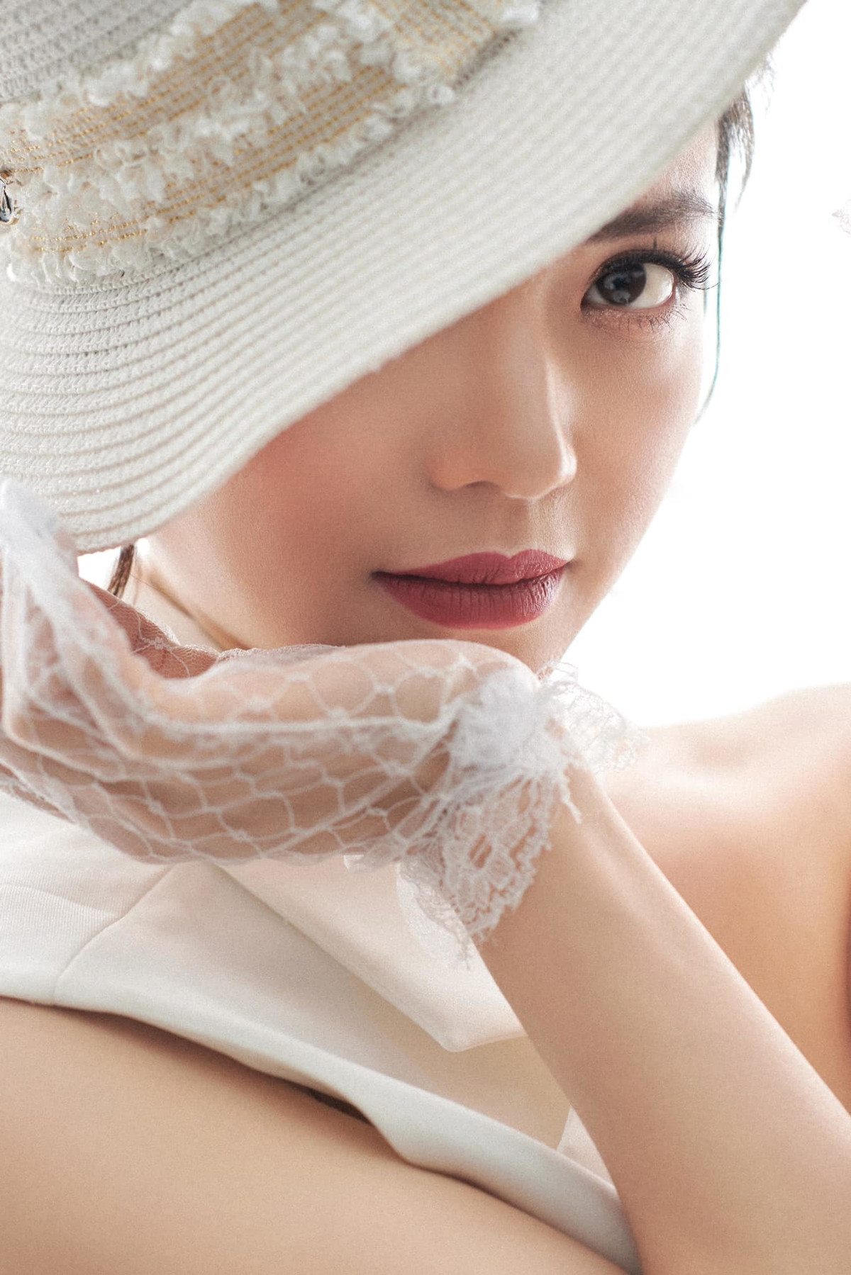 Thậm chí nhan sắc của cô được nhận xét ngày càng hoàn thiện và đằm thắm hơn.