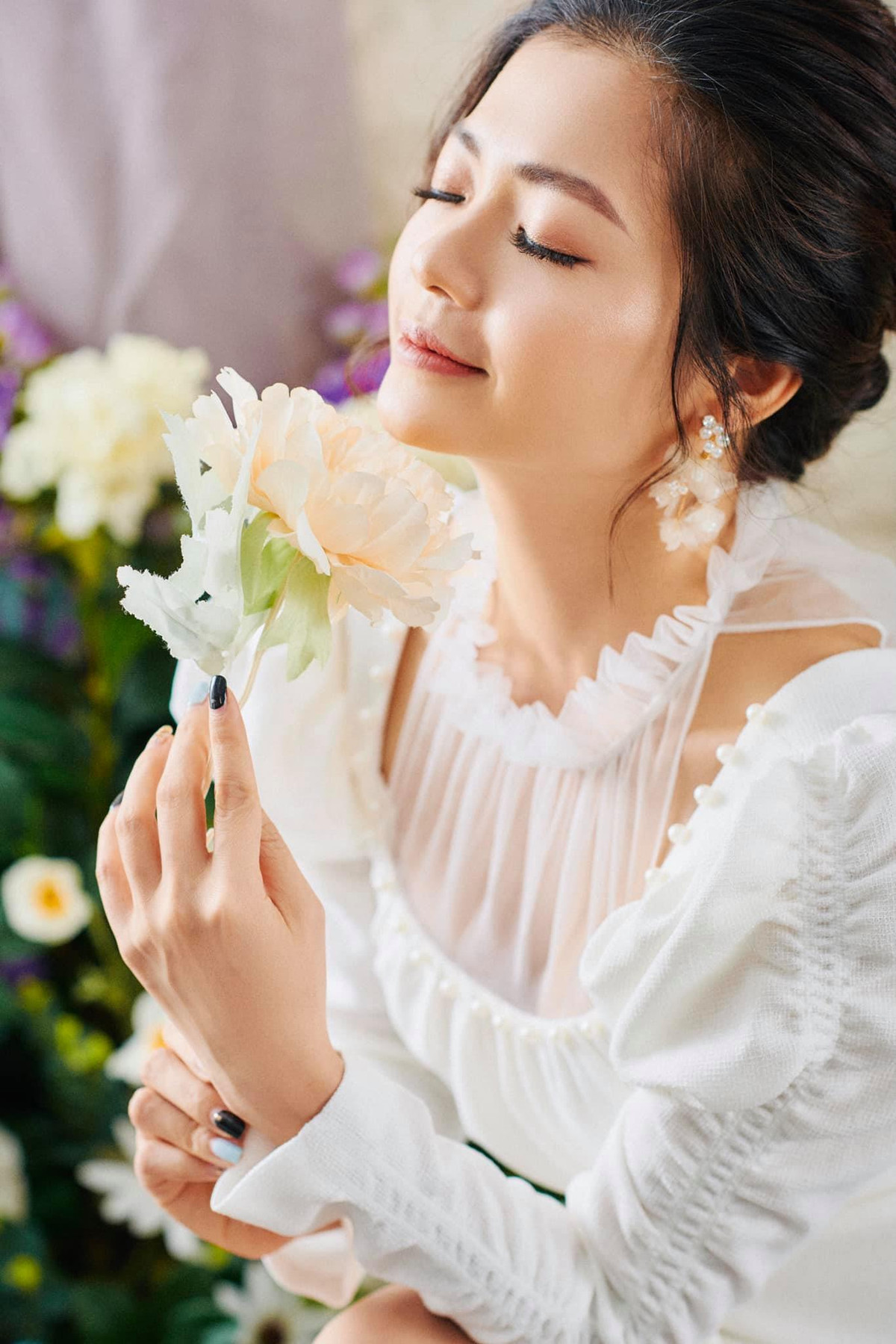 Trải qua một lần đổ vỡ hôn nhân, hiện nữ diễn viên đang tận hưởng hạnh phúc bên bạn trai kém tuổi. Tuy nhiên Kiều Anh luôn giấu kín danh tính cũng như hình ảnh của bạn trai kém 5 tuổi.