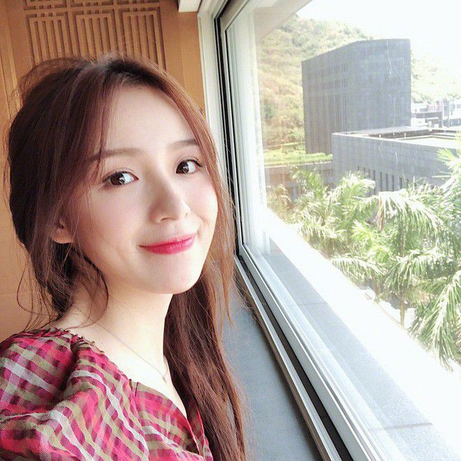 Tuy nhiên, Nhị Kha vẫn thể hiện quyết tâm theo đuổi âm nhạc khi chăm chỉ ra các video cover và chia sẻ trên trang cá nhân, song song với làm streamer.