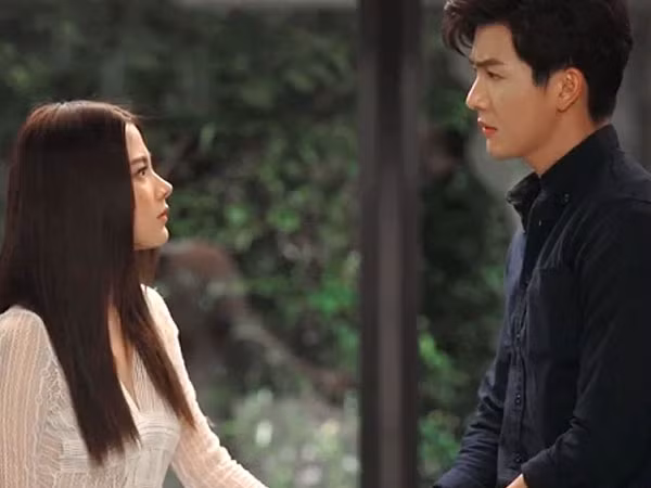 Biet chong di nhan tin tha thinh, vo lien co man 