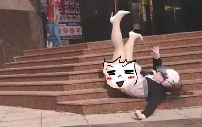 Vua di vua nhan tin, co gai tre gap ngay su co dang xau ho