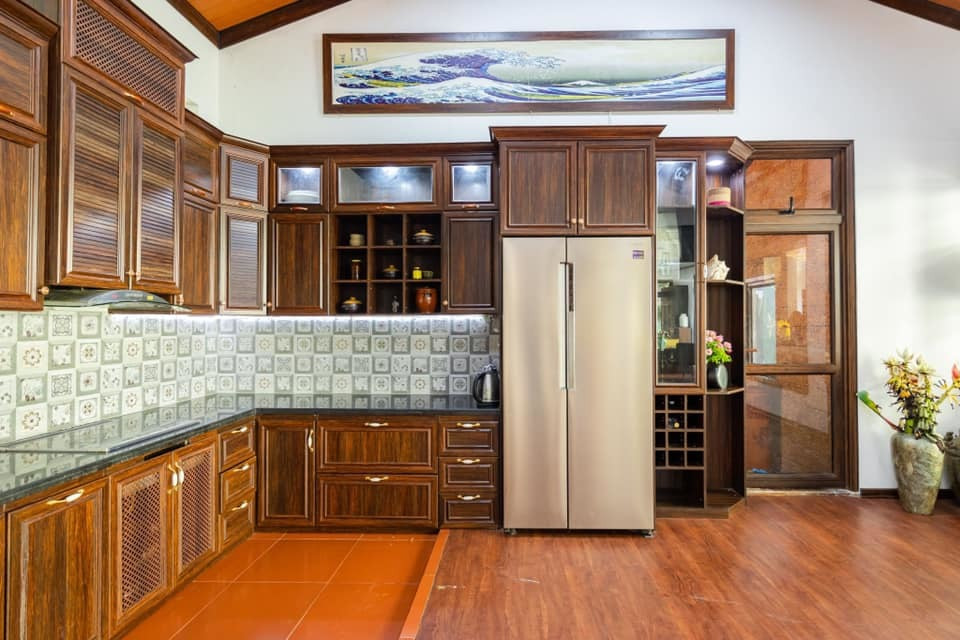 Người đàn ông Hà Nội xây nhà Nhật Bản từ nhôm kính tặng 'bạn học' đặc biệt