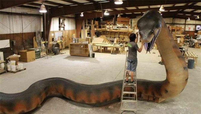14. Titanoboa: Titanoboa là một họ hàng gần của một loài trăn Nam Mỹ nhưng lớn hơn rất nhiều. Titanoboa sống cách đây 58-61 triệu năm và có thể dài tới 13 mét. Một con trăn có mặt trên hành tinh của chúng ta ngày nay chỉ có thể lớn tới 7,5 mét.