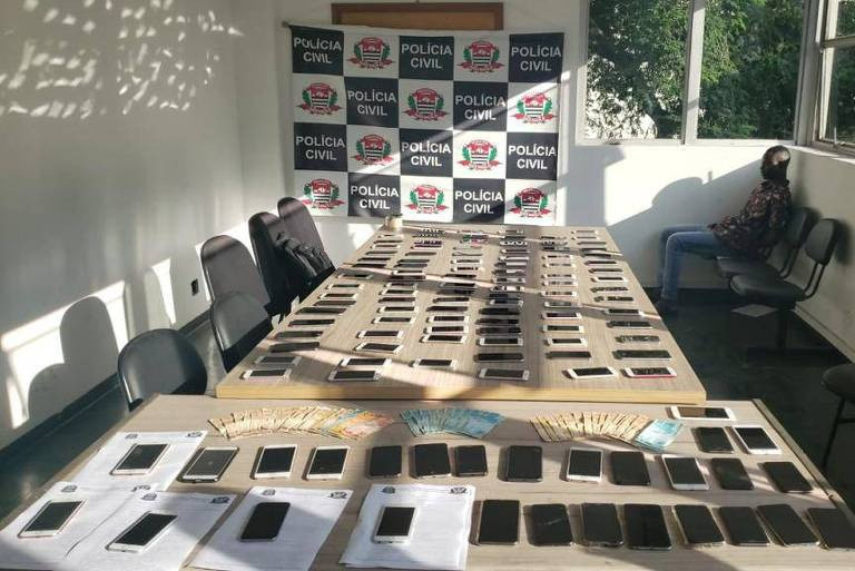 Lay iPhone, nhom toi pham vet sach tien gui ngan hang cua nan nhan