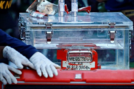 Nhung su that khong phai ai cung biet ve hop den may bay