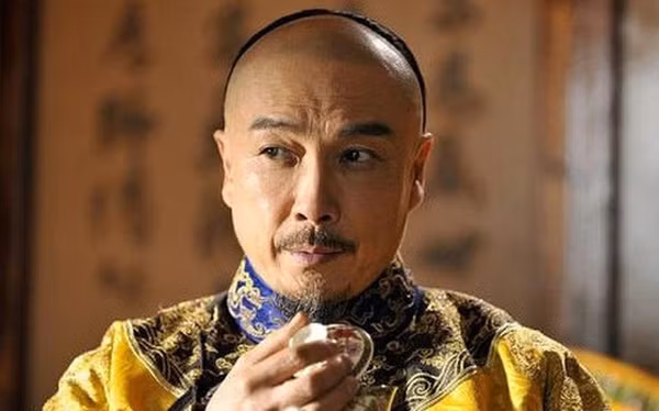 Vua Khang Hi bat ngo chi ra thoi xau cua nguoi dan