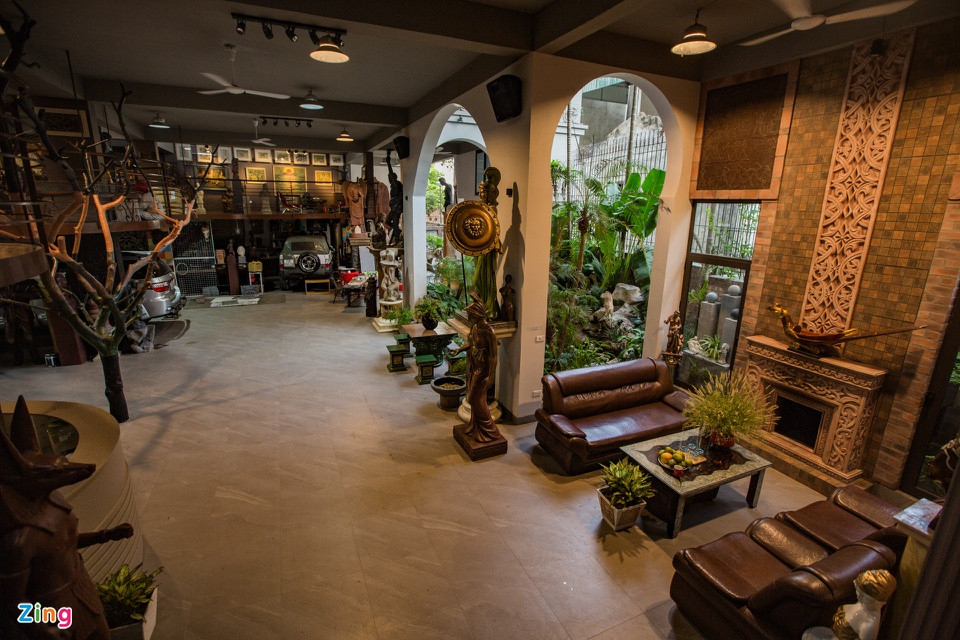 br/> Mái trần tầng 5 thiết kế không gian như một công viên, vừa là nơi vui chơi của con cháu, vừa có thể là nơi tụ tập thưởng thức món nướng BBQ của gia đình.