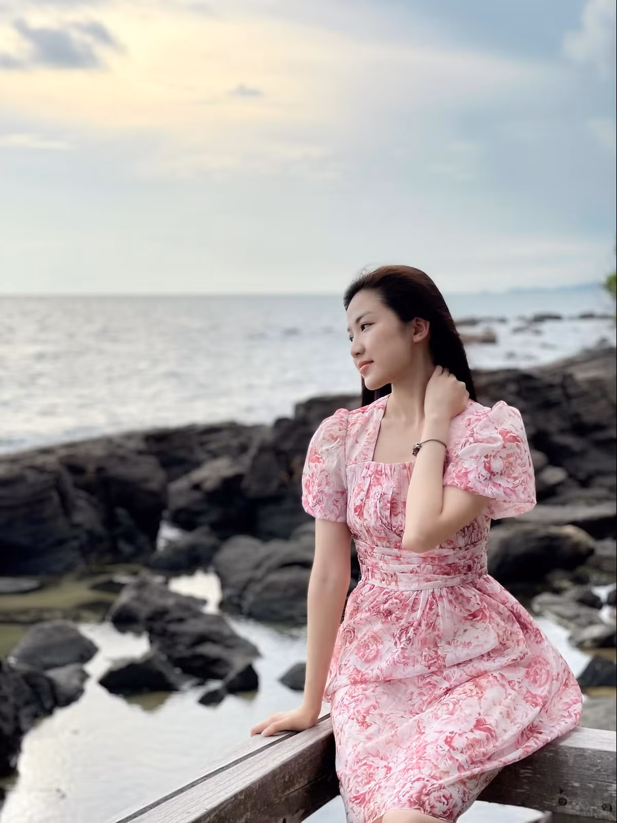 Lương Thanh sinh năm 1996, đến từ Thanh Hóa. Cô được đào tạo bài bản về diễn xuất tại ĐH Sân khấu Điện ảnh Hà Nội.