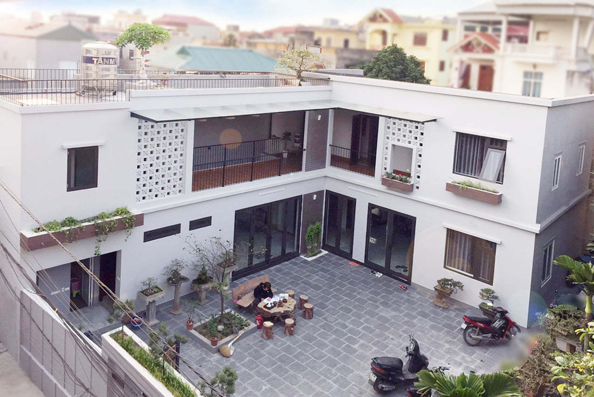 Bo me tron mat khi ngoi nha ngap ung duoc con trai 