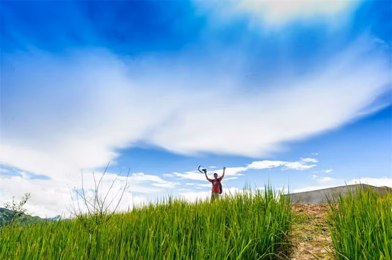 Những năm gần đây (từ năm 2006 - 2009), dự án cải tạo, nâng cấp quốc lộ 6 đoạn Sơn La-Tuần Giáo với tổng mức đầu tư hơn 1.165 tỷ đồng đã hoàn tất. Ảnh: Le Hong Ha.