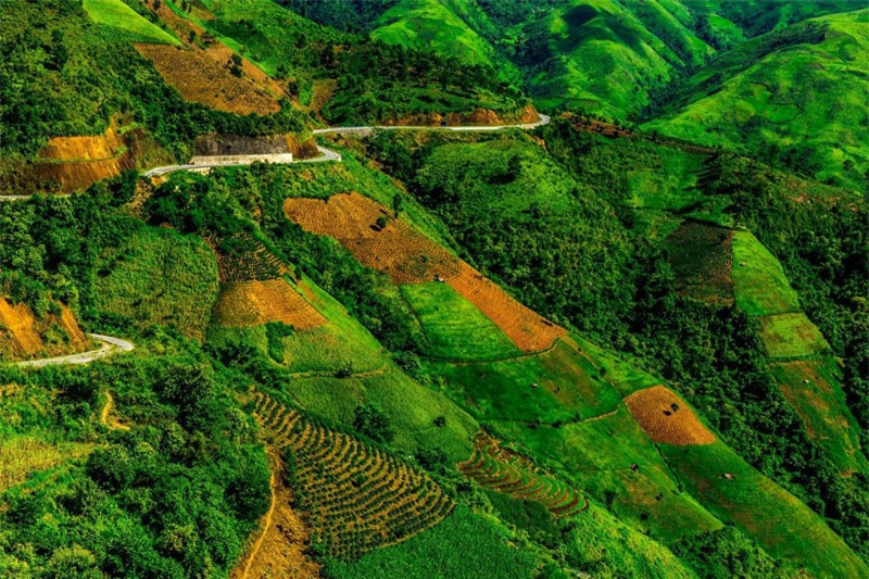 Du khách thường xếp đèo Pha Đin vào một trong “tứ đại đèo” vùng Tây Bắc, bên cạnh đèo Ô Quy Hồ, đèo Khau Phạ và đèo Mã Pí Lèng. Ảnh: Le Hong Ha.