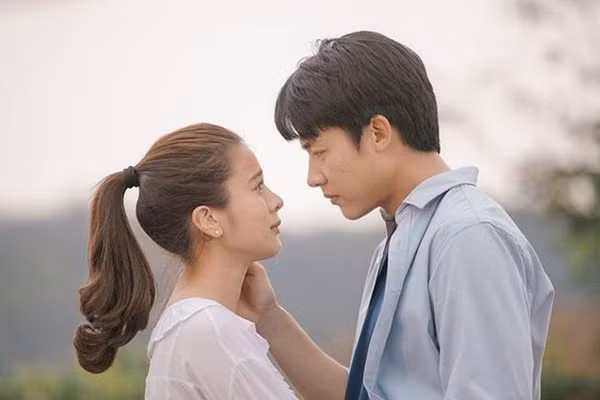 Ve ra mat nha ban trai, me don than chet lang vi hai tu 