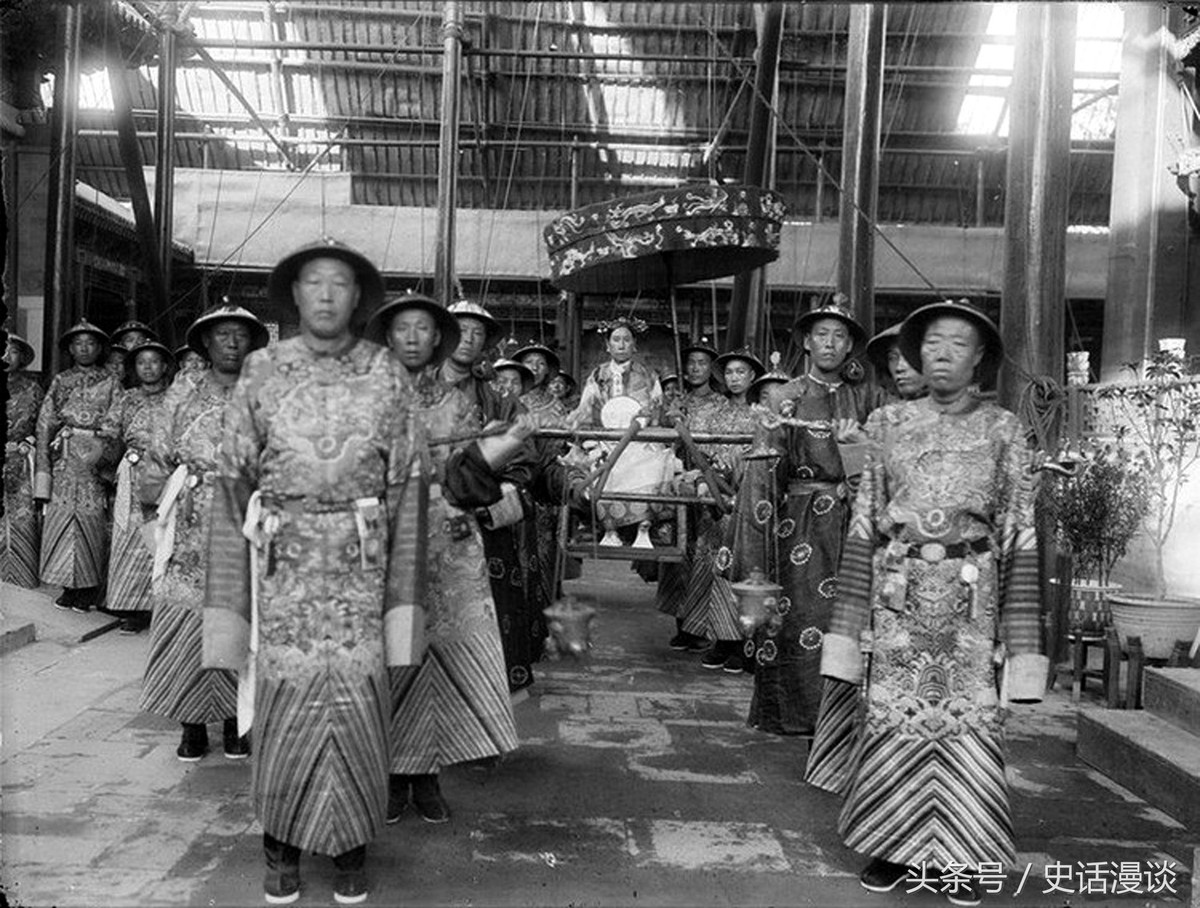 Cả đời tận tụy, thái giám Trung Quốc vẫn nhận cái kết hẩm hiu - Hình 3 Ca doi tan tuy, thai giam Trung Quoc van nhan cai ket ham hiu-Hinh-3