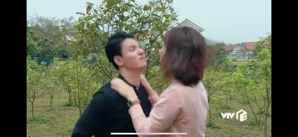 Hau truong canh Phuong Oanh day do em trai Thy trong 