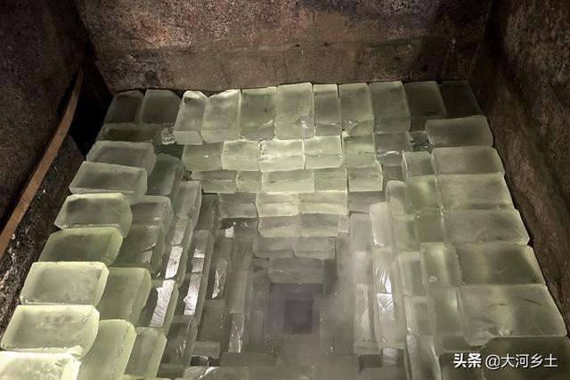 Trong hầm mộ của vua Lương có một hầm băng, đây là nơi mà người ta tích trữ rau, trái cây, đá viên. Thật khó có thể tưởng tượng được, người Trung Quốc cổ đại xem cái chết chính là sự tái sinh và họ chuẩn bị mọi thứ không khác gì dành cho người còn sống. Ảnh: Hầm băng giống như tủ lạnh.