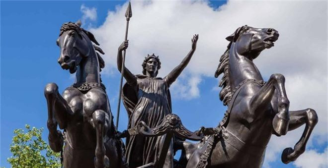 Boudica (30-61): Boudica là vương hậu của người Celt ở Anh. Theo sách "Lịch sử xứ Wales", bà đã lãnh đạo nhân dân Anh nổi dậy chống lại sự chiếm đóng của người La Mã. Tuy người Anh có ưu thế về lực lượng đông hơn rất nhiều, La Mã lại có chiến thuật, kỷ luật, được huấn luyện và trang bị vũ khí tốt. Sau thất bại trong cuộc chiến cuối cùng với quân La Mã, nữ hoàng Boudica tự tử bằng thuốc độc. Sau cuộc nổi dậy do Boudica lãnh đạo, làn sóng chống lại người La Mã diễn ra mạnh mẽ, buộc họ phải rời khỏi nước Anh. 