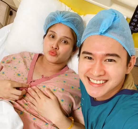 Thao Trang khoe loat anh ong xa kem 8 tuoi kheo leo cham quy tu