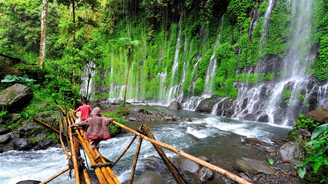Mê mẩn trước vẻ đẹp huyền ảo của 6 thác nước kỳ lạ nhất thế giới ảnh 6