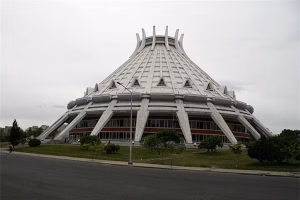 Sân trượt băng Bình Nhưỡng được xây dựng năm 1982 với sức chứa 6.000 người.