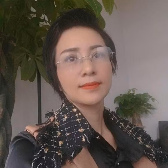 Tu Dua len chuc bo lan 5, cuoc song cua vo cu gio ra sao?-Hinh-12