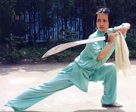 Tu Dua len chuc bo lan 5, cuoc song cua vo cu gio ra sao?-Hinh-21