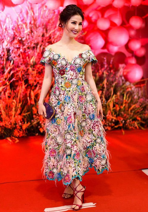 Chieu thuc giup cac my nhan di giay cao got ca buoi ma khong dau chan-Hinh-3