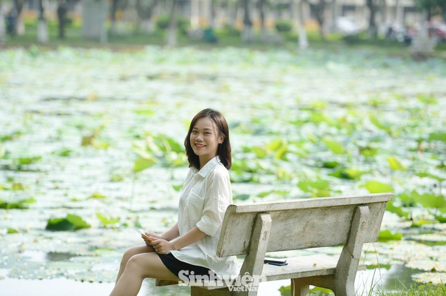 Hồ sen trong khuôn viên học viện được coi là nơi thư giãn cũng như ghi lại dấu ấn trong quãng đời sinh viên.