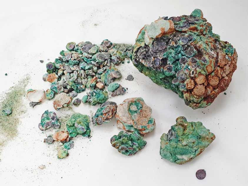 Cắm trại, nhặt được 6 kg kho báu từ "tàu ma" thế kỷ thứ 4 Cam trai, nhat duoc 6 kg kho bau tu