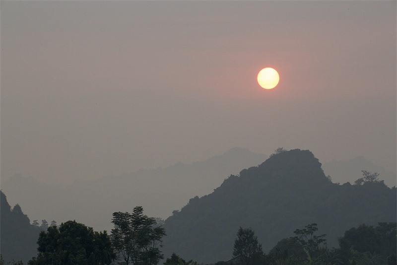 Quần thể danh thắng Hương Sơn với dòng suối Yến, động Hương Tích được mệnh danh là “Nam Thiên Đệ Nhất Động” – động đẹp nhất trời Nam. 