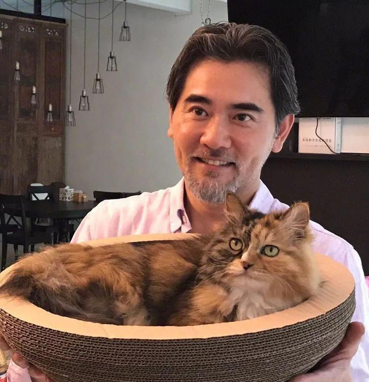 Tuoi gia chan ngan vit cua tai tu tung la 