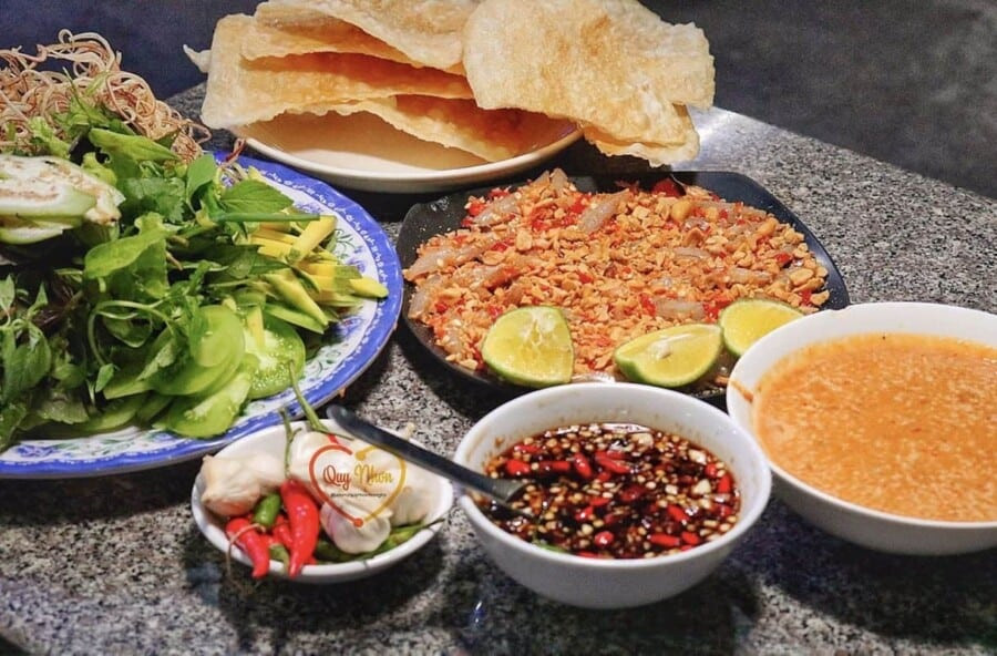 Mon goi ca hut khach o Quy Nhon duoc vi nhu 'sushi' phien ban Viet-Hinh-3