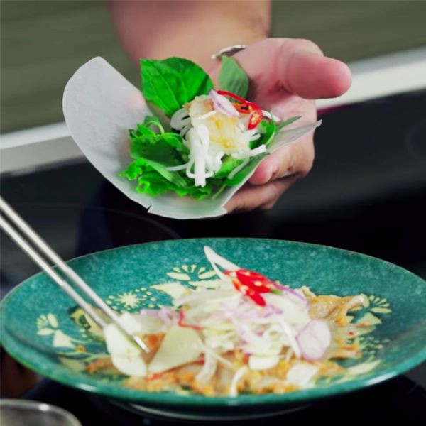 Mon goi ca hut khach o Quy Nhon duoc vi nhu 'sushi' phien ban Viet-Hinh-5