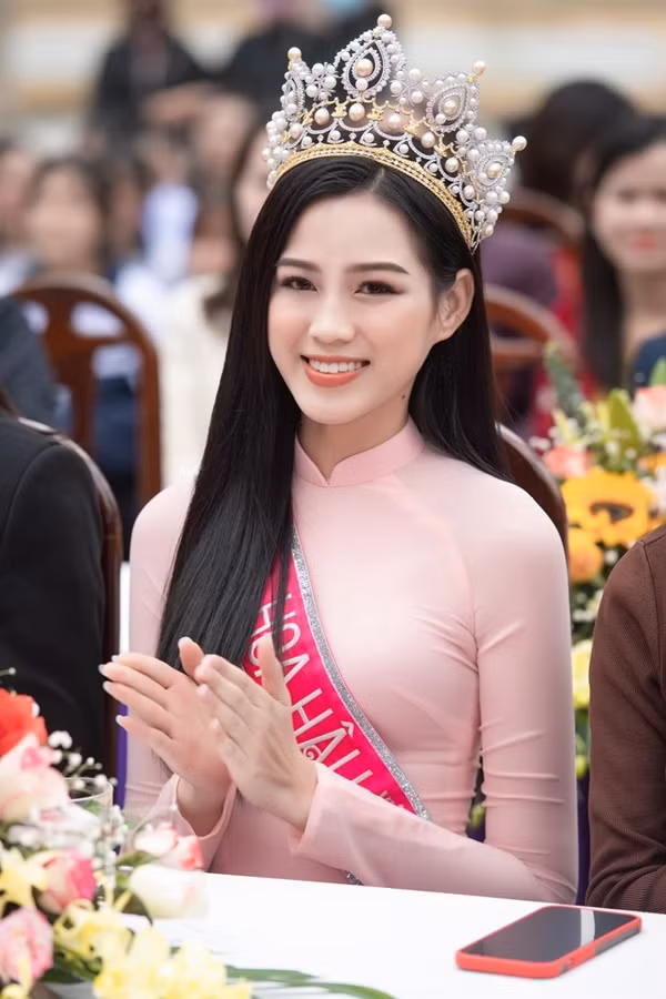 Hoa hau Viet Nam 2020 Do Thi Ha ngay cang goi cam-Hinh-4