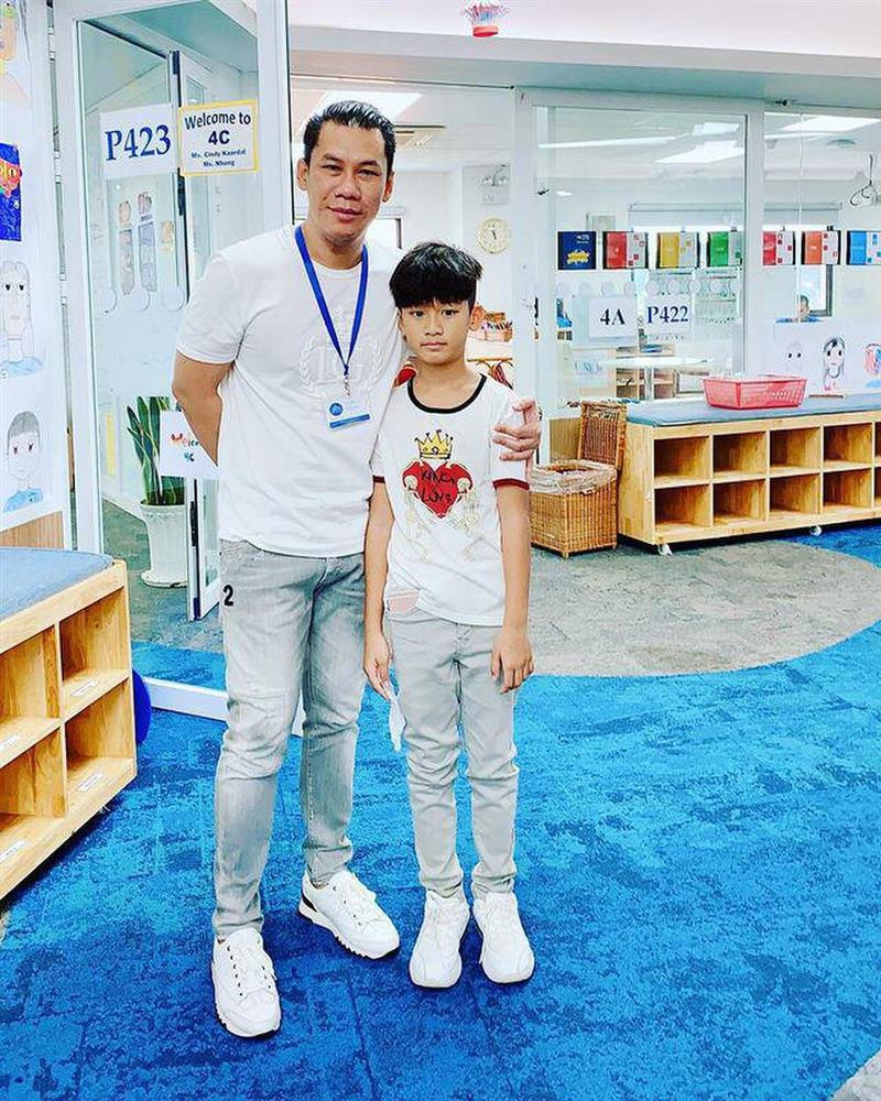 Cuoc song chuan cong tu cua con trai Le Quyen-Hinh-7