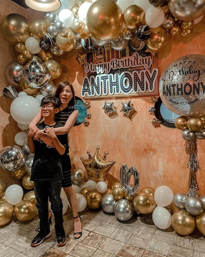 Cuoc song chuan cong tu cua con trai Le Quyen-Hinh-2