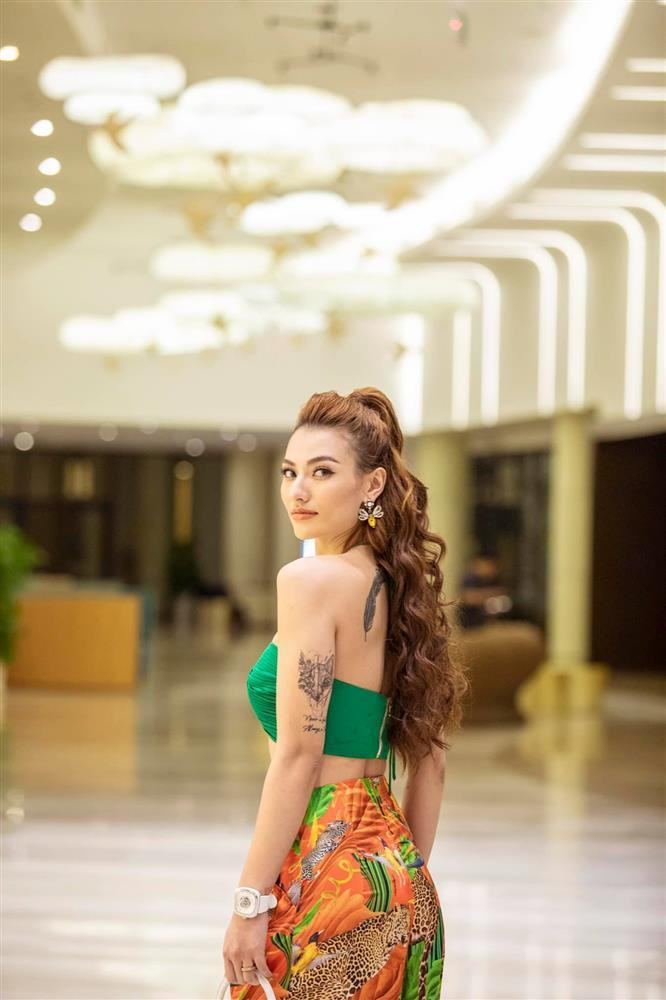 Hong Que bi mang vi da hong sai vu ca si - hotgirl 