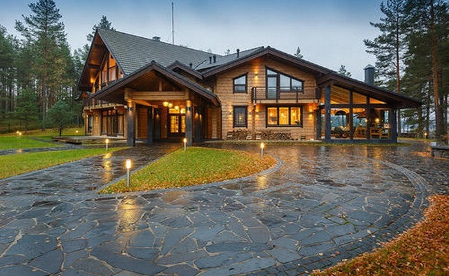 Chi dam xay biet thu nha vuon bang go dang cap dang dong tien bat gao