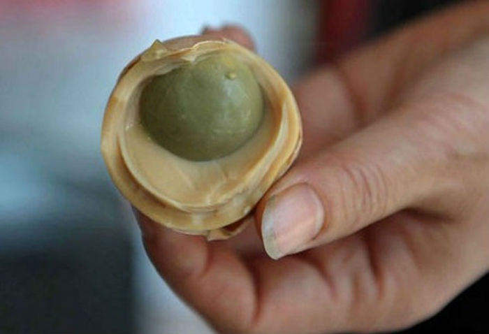 Trứng luộc nước tiểu - món đặc sản nghe tên thôi đã thấy "trầm cảm" - Hình 4 Trung luoc nuoc tieu - mon dac san nghe ten thoi da thay