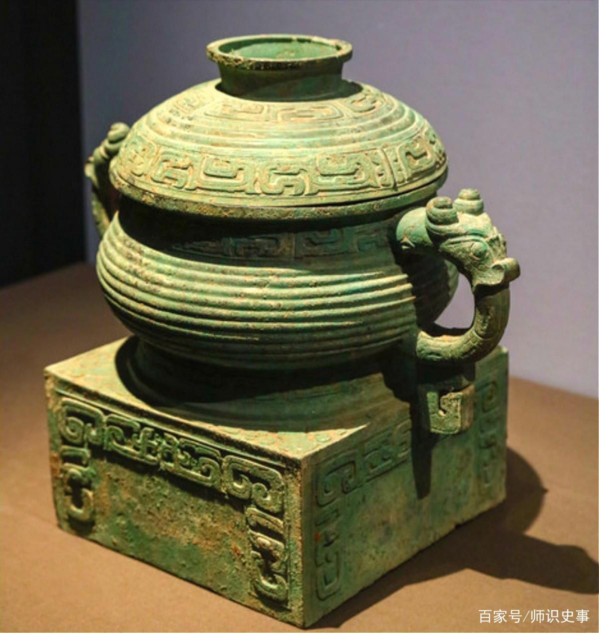 Ông cụ mang "sắt vụn" về, 26 năm sau chuyên gia tìm đến nơi xin bảo vật Ong cu mang