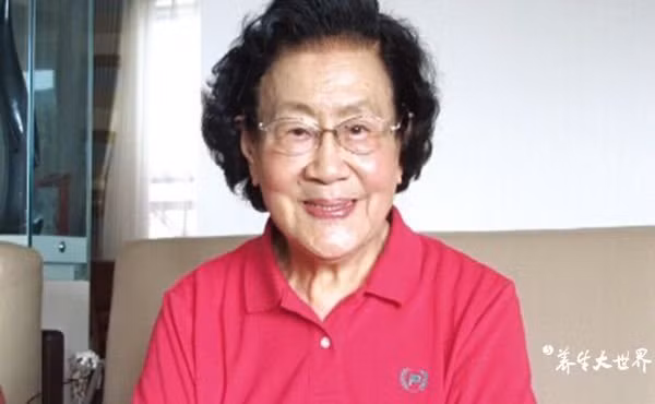 Nu bac si 99 tuoi da van cang bong tiet lo 4 bi quyet song khoe