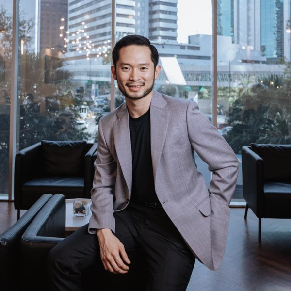 CEO ứng dụng hẹn hò tìm “sugar daddy” bị bắt CEO ung dung hen ho tim “sugar daddy” bi bat