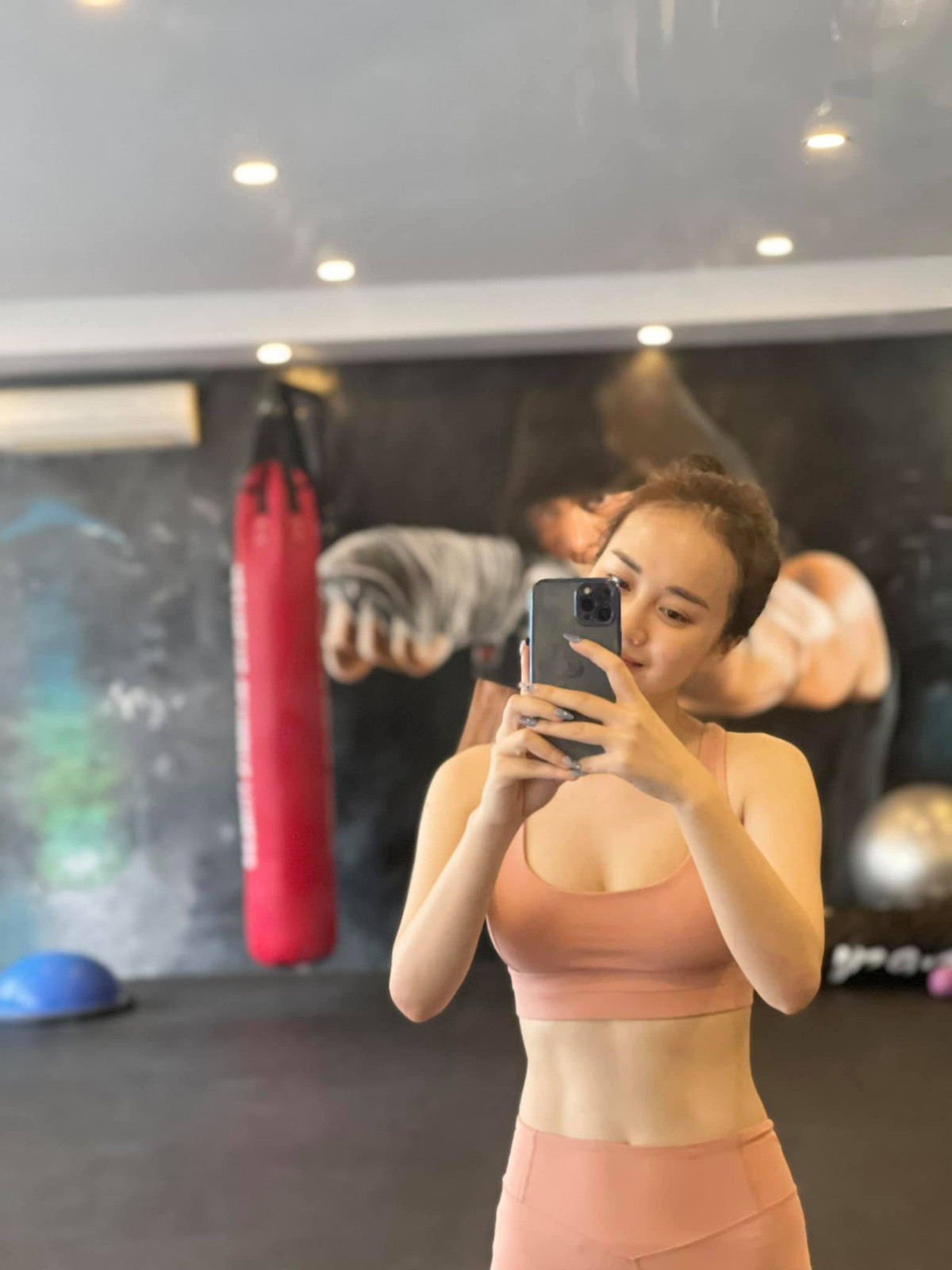 MC VTV Ngo Mai Phuong goi cam, eo thon-Hinh-3