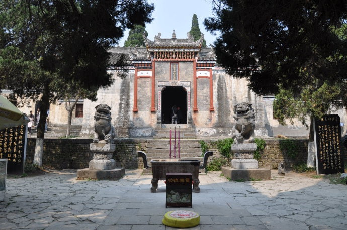 Một trong những nơi tham quan nổi tiếng là Đền Vũ Hầu, khởi công từ đời Đường. Ảnh: Sina.