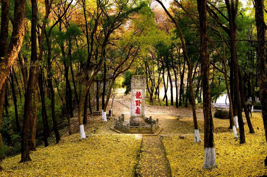 Ngoài ra còn có rất nhiều cảnh quan khác để du khách thưởng lãm như Giếng 6 góc, Đằng Long Các, Tương Vương Lăng... Ảnh: Baike