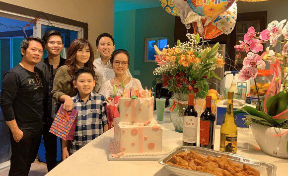 Hanh dong tinh cam cua Trizzie Phuong Trinh voi me de Bang Kieu-Hinh-5