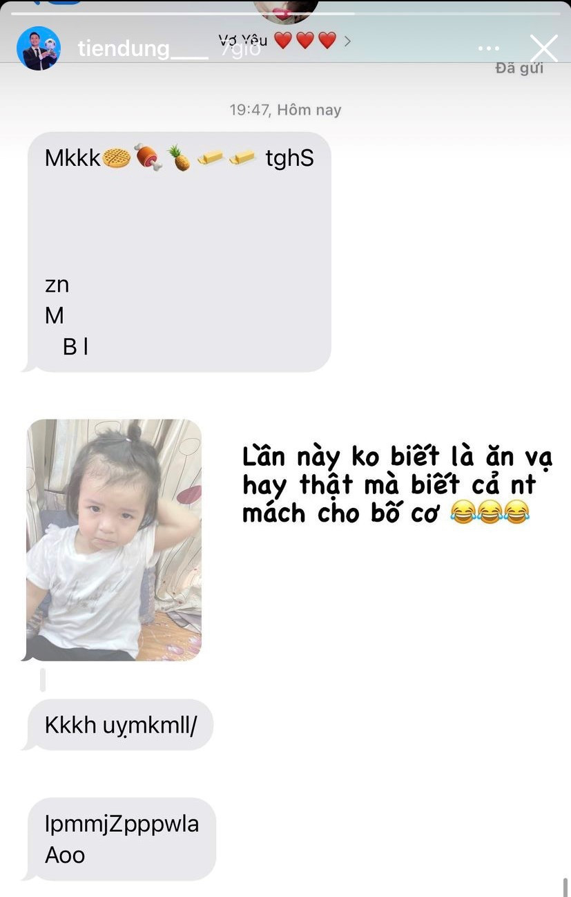 Thời gian thi đấu xa nhà, Bùi Tiến Dũng cũng thường xuyên đăng ảnh con gái để vơi bớt nỗi nhớ gia đình. Trong một số bài đăng, anh ngầm khoe việc bà xã Khánh Linh đã có bầu em bé thứ hai. Ảnh: @tiendung__.