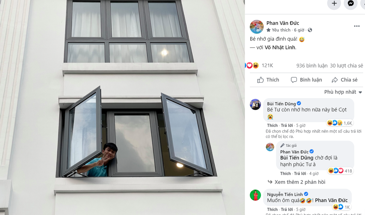 Chưa thể về nhà sau 7 ngày cách ly tập trung tại TP.HCM như kế hoạch ban đầu, Phan Văn Đức hụt hẫng vì phải chờ đợi để gặp lại gia đình và con gái nhỏ. Ngày 26/6, anh đăng bức ảnh chào người hâm mộ qua cửa sổ khách sạn cùng dòng trạng thái buồn bã. Trước đó, anh cũng nhiều lần bày tỏ nỗi nhớ vợ con. Dưới bài đăng, "Tư" Dũng thể hiện sự đồng cảm cùng đàn em cùng tuyển: "Bé Tư còn nhớ hơn này bé Cọt". Ảnh: Phan Văn Đức.